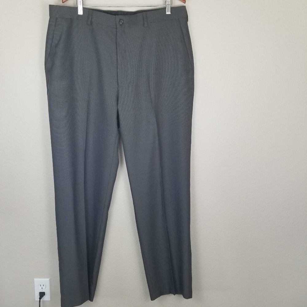 NWT Haggar Classic Fit Flat Front Slacks